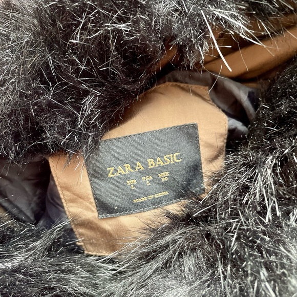 ZARA Parka with faux fur detachable hood. - Picture 4 of 6
